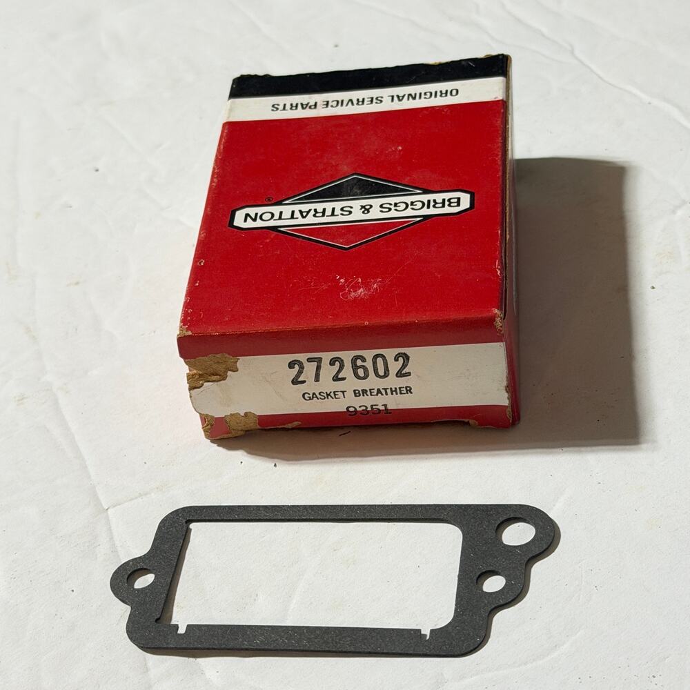 OEM Briggs & Stratton 272602 Breather Gasket NOS 695890 272602S Engine